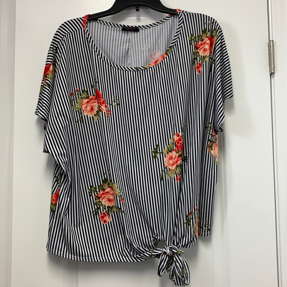 EUC 2X First Love black and white stripe floral top